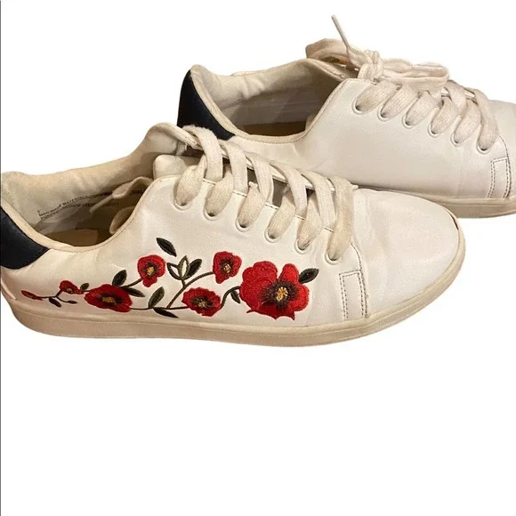Target white sneakers with red floral embroidery on the sides - Ladies 9 - Picture 2 of 6